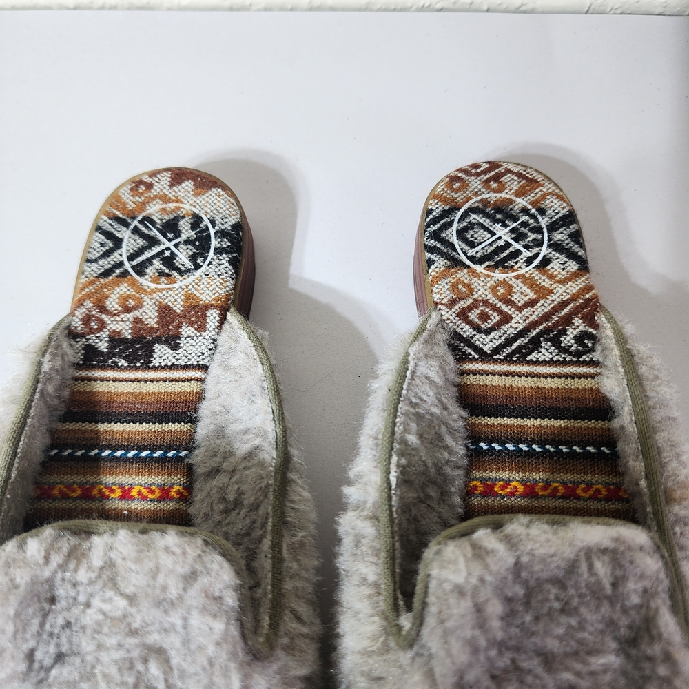 inkkas Gray Fuzzy Mule Slippers with Embroidered Donkey - Picture 3 of 10